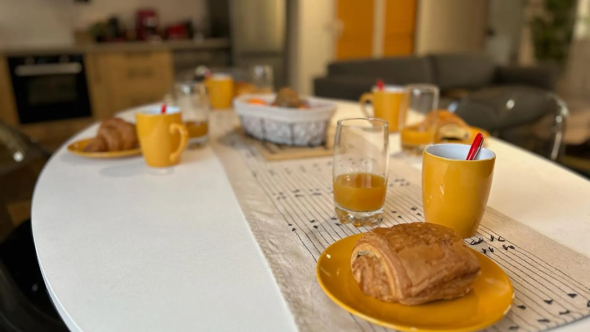 La Melee Jaune By Primo C0Nciergerie Apartment Clermont-Ferrand